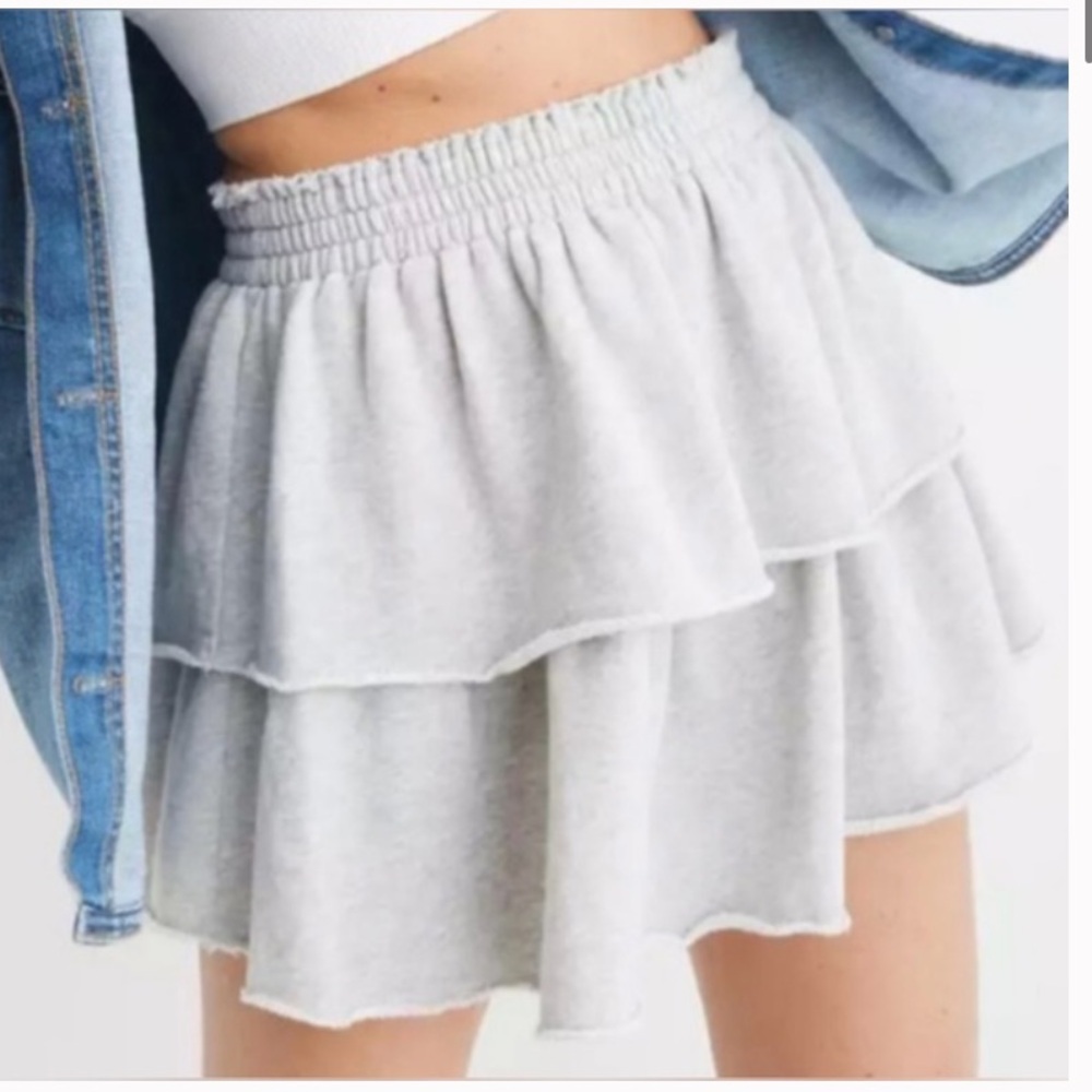 Aerie gray weekend ruffle, tiered skirt. Sweatshirt material. Size XL. WORN ONCE